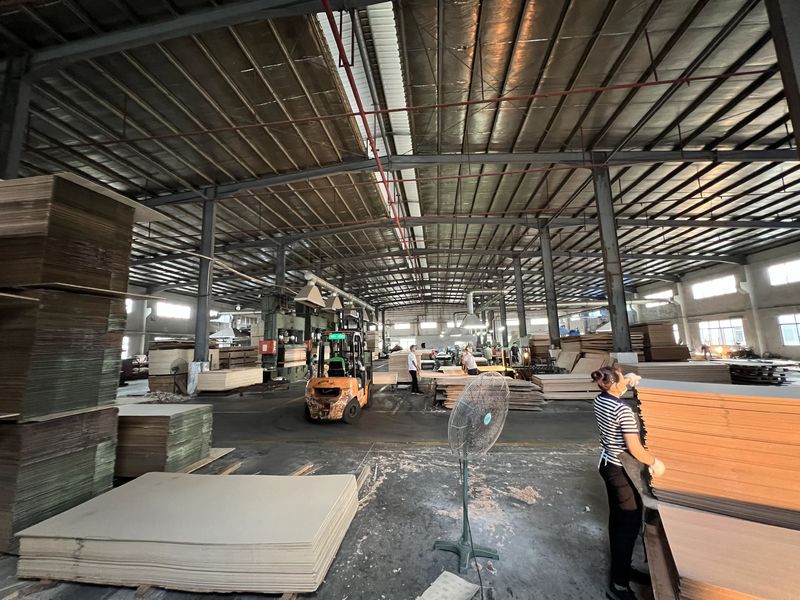 Dongguan Lingfeng Wood Industry Co., Ltd. manufacturer production line